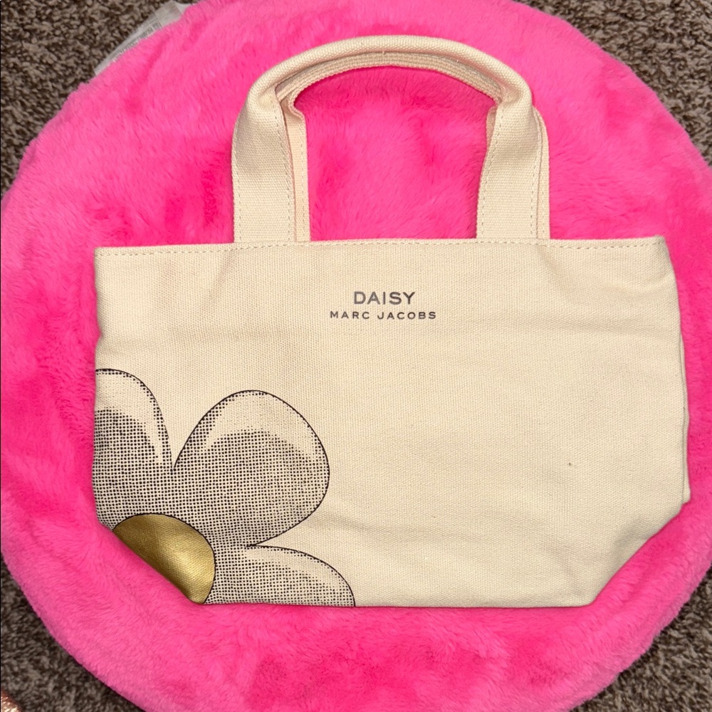 Marc Jacobs Daisy Cream Tote with Gold Detail